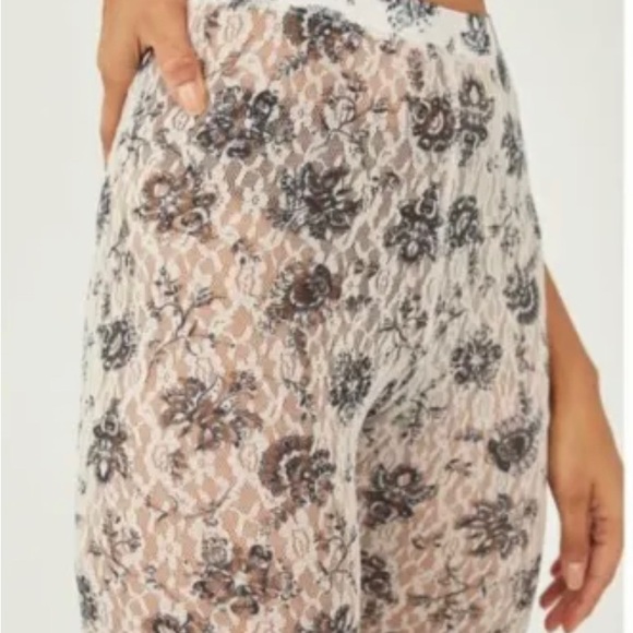 NWT{Free People}Sz XS Ivory/Blk Pattern Layered in Lace Leggings-Color-Chamoix - Picture 4 of 9